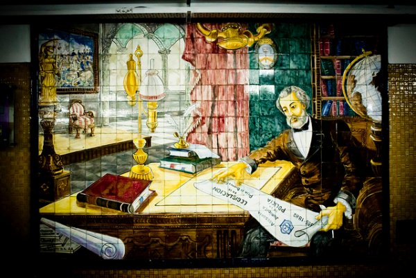 Mural in Jose M. Moreno subte station. (Photo: Simon Guerra)